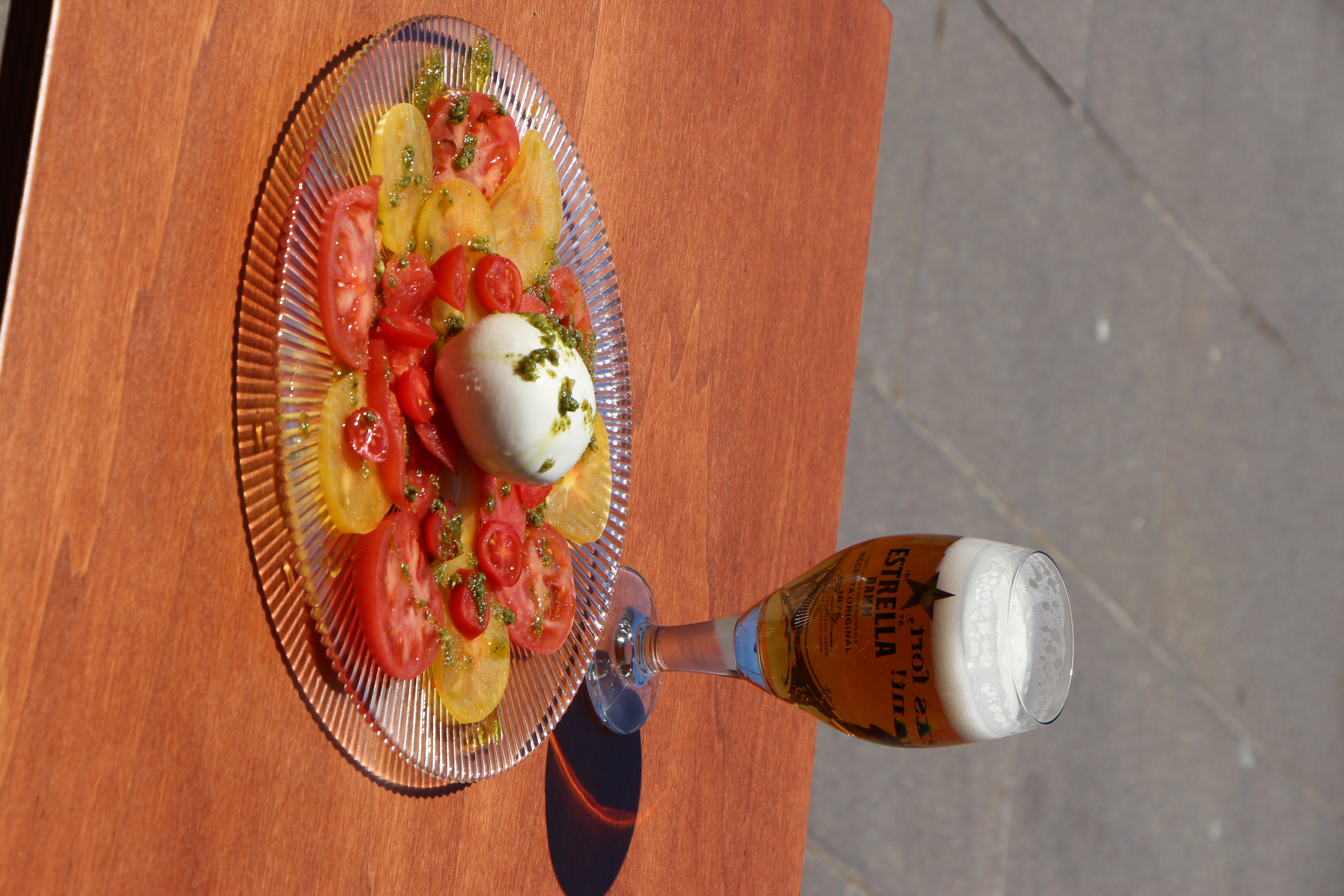 Mestral · amanida de burrata