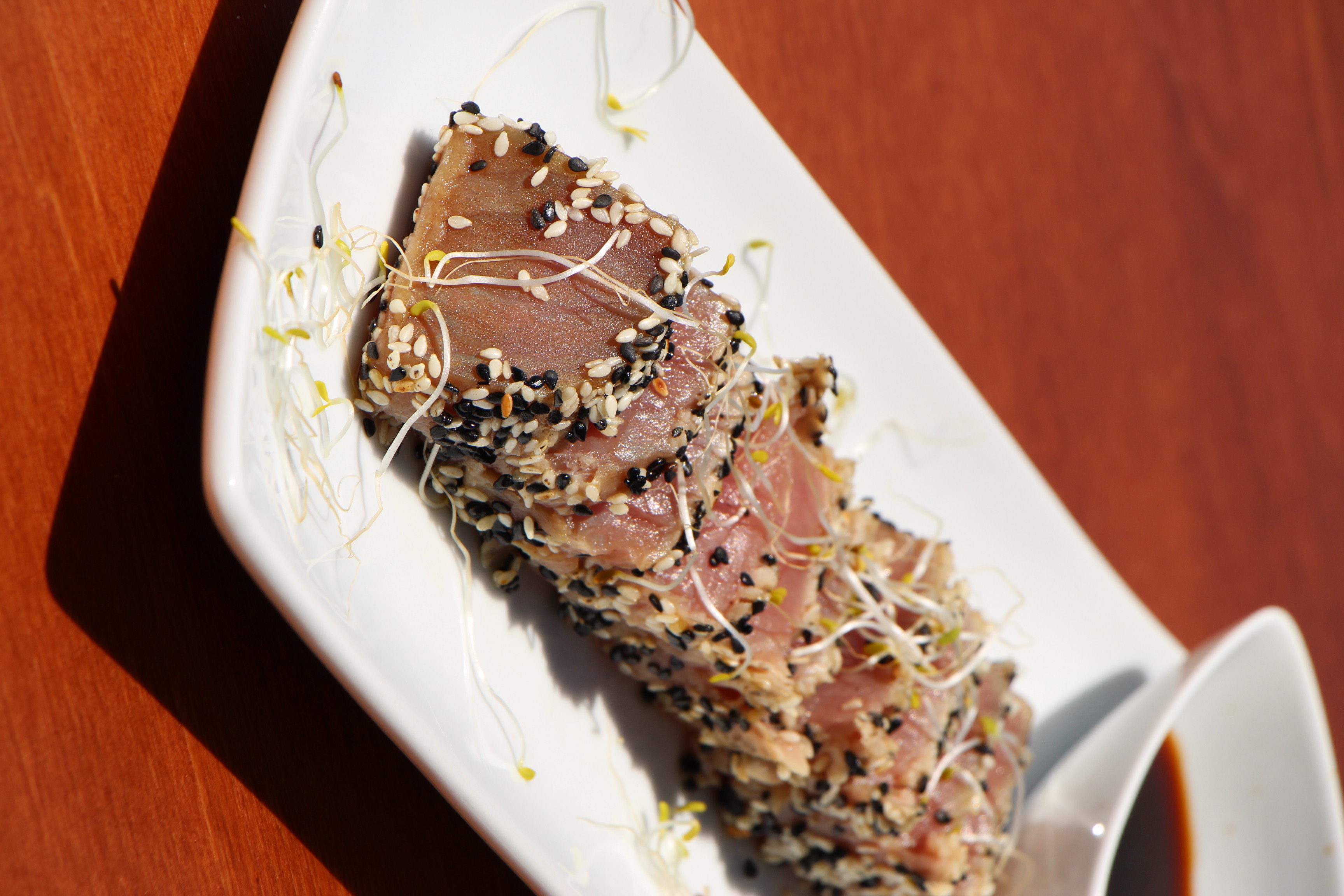 Mestral · tataki de tonyina