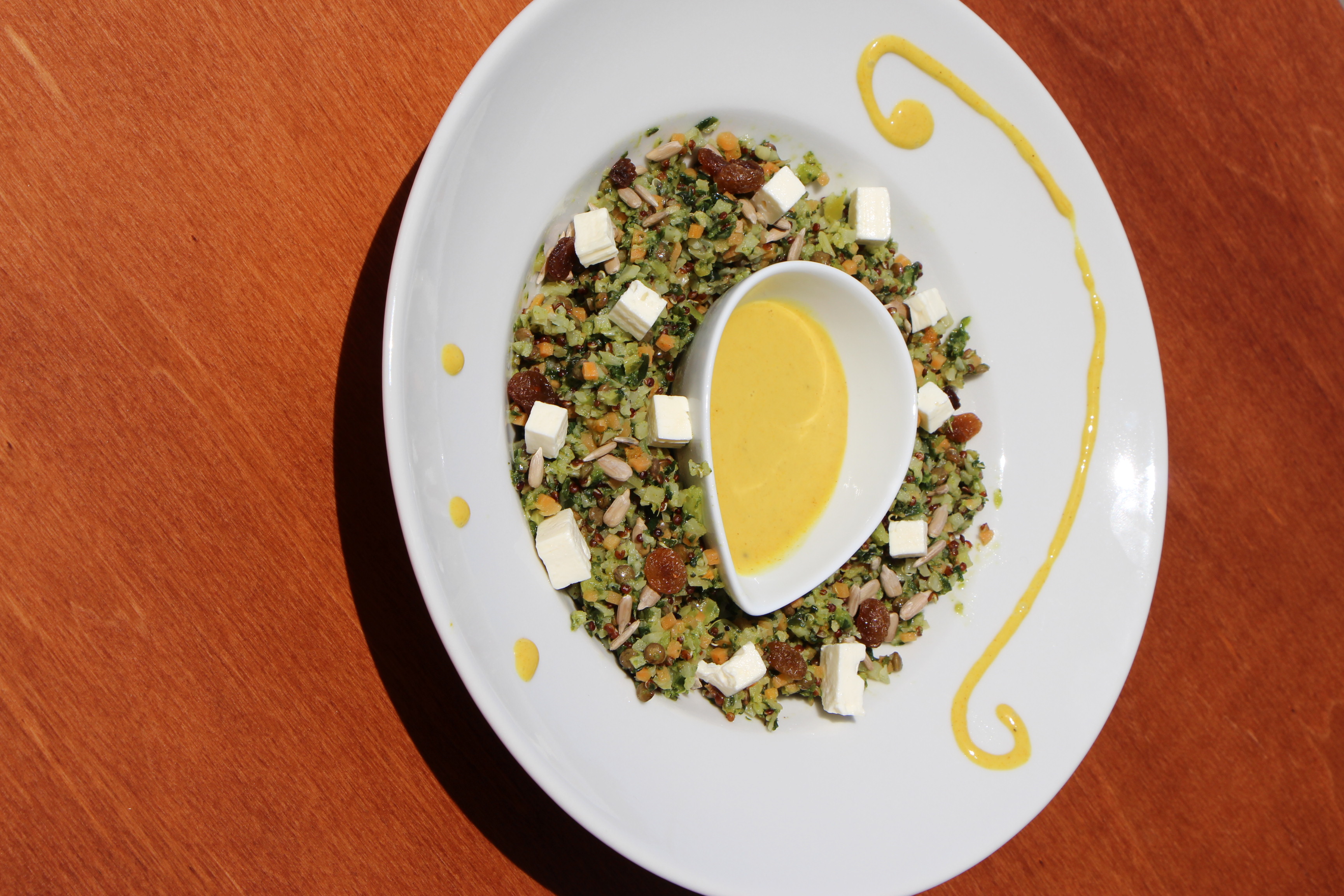 Mestral · amanida amb formatge feta